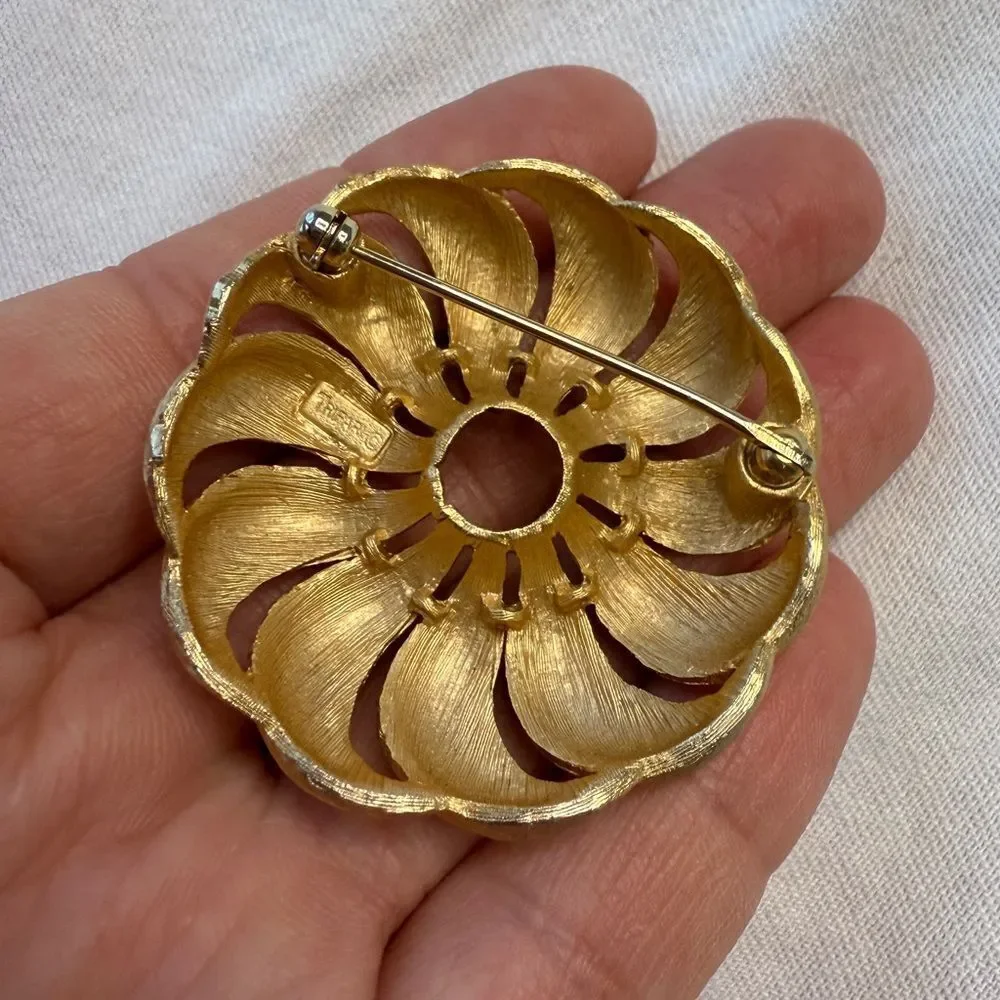 Vintage 1980s Golden Trifari Brooch